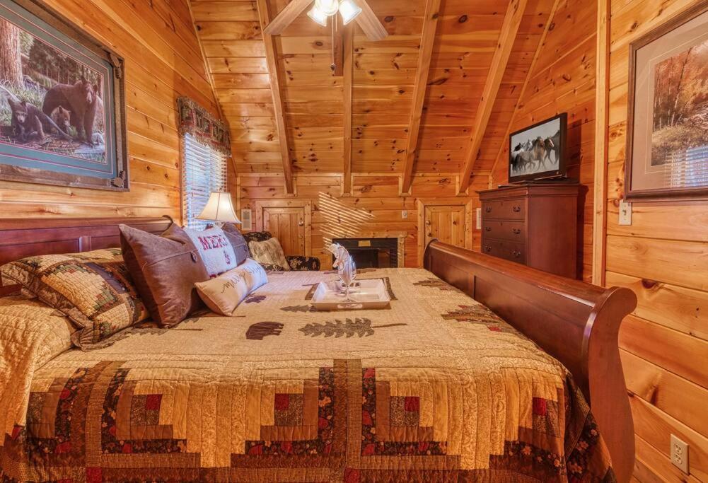 Solid Ground Lodge With Yard! Pigeon Forge Exterior foto