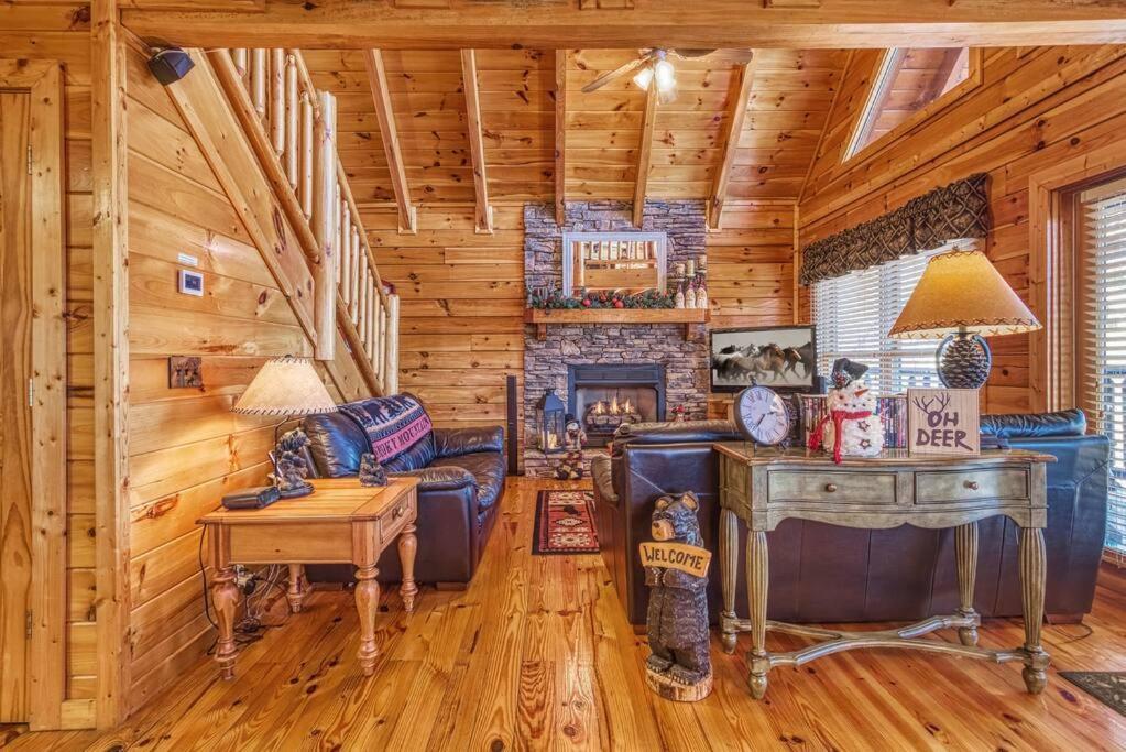 Solid Ground Lodge With Yard! Pigeon Forge Exterior foto