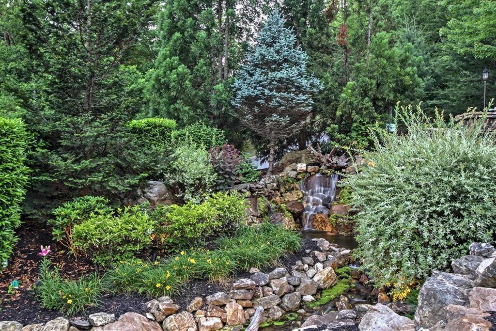 Solid Ground Lodge With Yard! Pigeon Forge Exterior foto