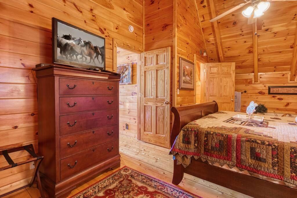 Solid Ground Lodge With Yard! Pigeon Forge Exterior foto