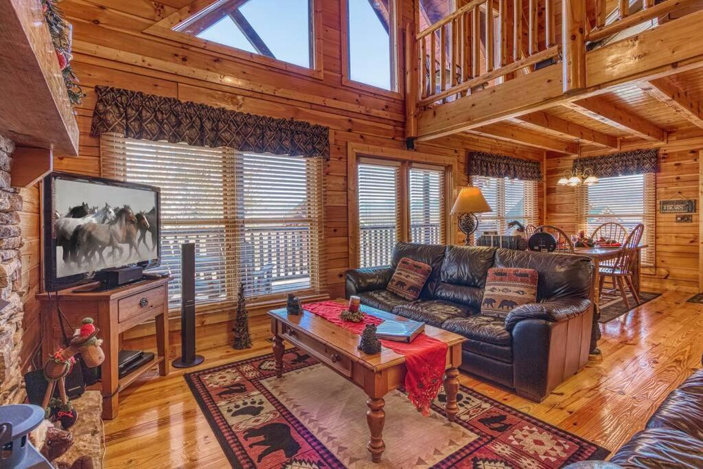 Solid Ground Lodge With Yard! Pigeon Forge Exterior foto
